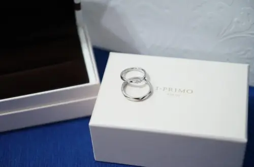 Et rejsesmykkeskrin er en praktisk gave til mor på farten