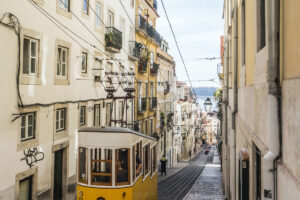 En forlænget weekend til Lissabon er den perfekte gave til din mor – her er 3 tips til, hvordan I vælger, hvad I kan lave