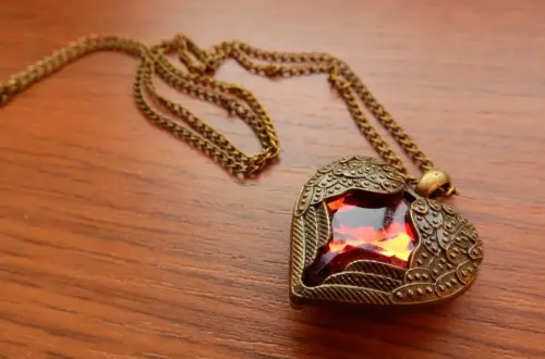 Hvilken kædelængde passer til mors navnehalskæde?